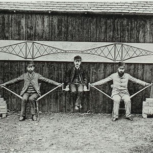 640px-Cantilever_bridge_human_model